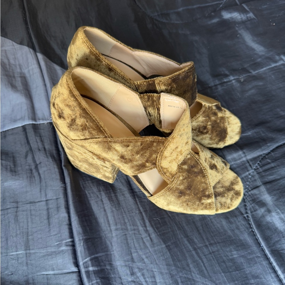 CAbi Crushed Velvet Interlock Block Open Toe Heel Size 10 Moss Green Slip On